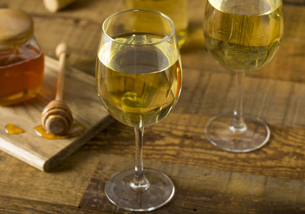 8 Easy Steps to Make Mead at Home