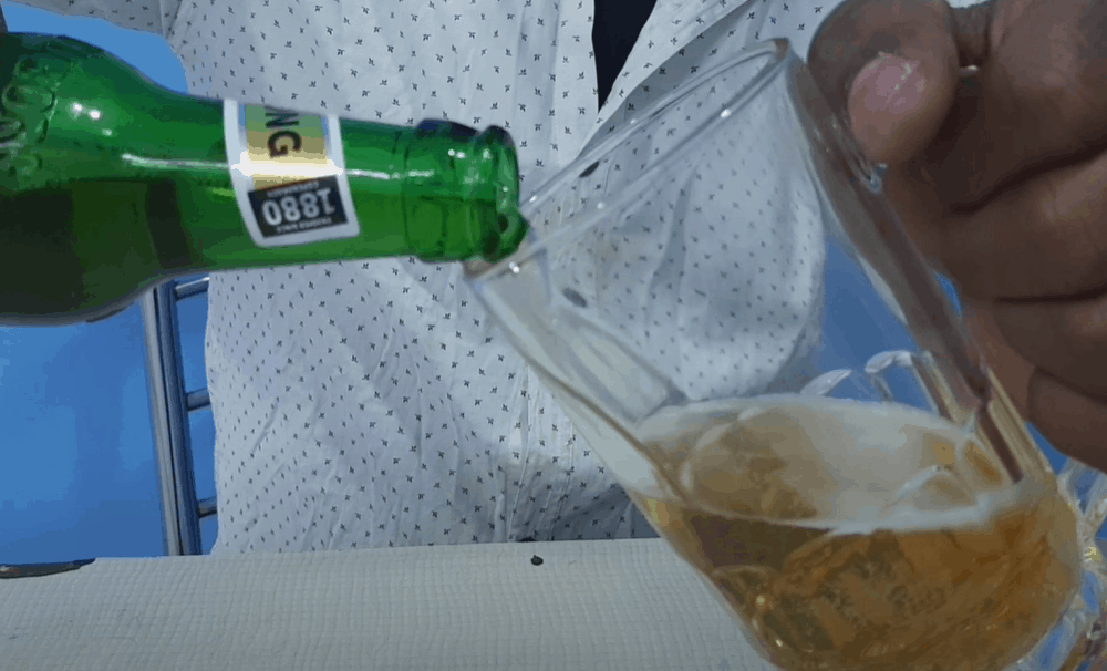 De-carbonate the beer